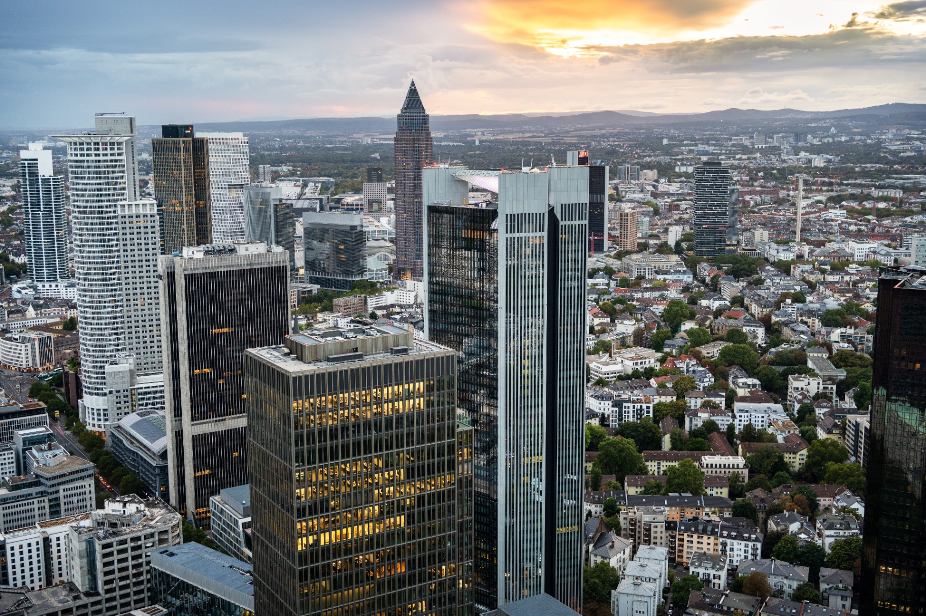 Frankfurt am Main – Skyline der Finanzmetropole in Hessen