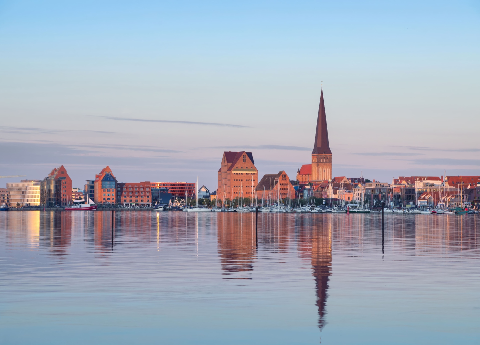Skyline von Rostock – Recruiting und Fachkräftegewinnung in Rostock